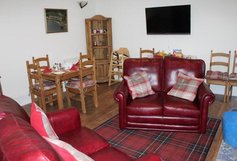 Suite with lake view, Carrick Farm
