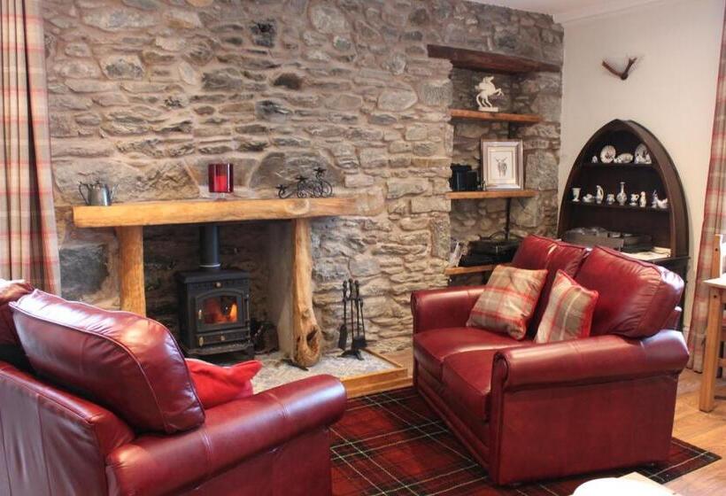 غرفة قياسية مطلّة علي البحيرة, Carrick Farm