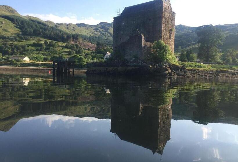 جناح مطل على البحيرة, Carrick Farm