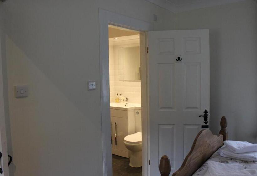 Suite with lake view, Carrick Farm