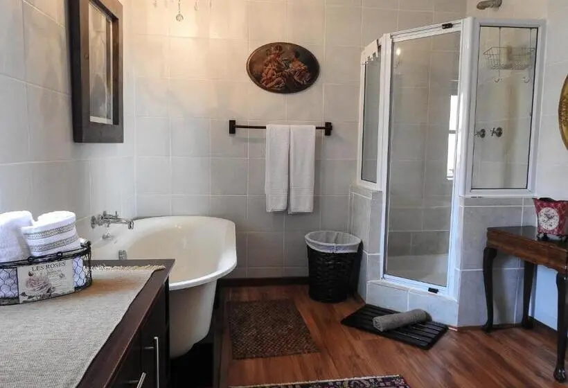 Standard Kolmen Hengen Huone, New Stone Manor