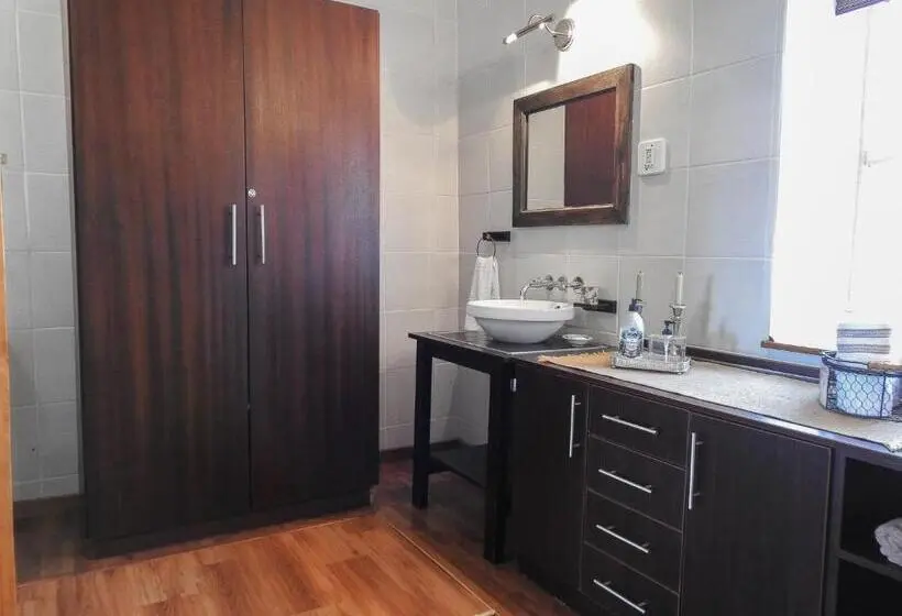 Standard Kolmen Hengen Huone, New Stone Manor