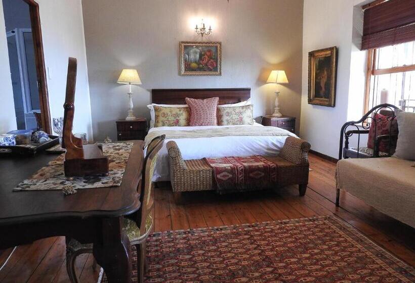 חדר סטנדרט לשלושה, New Stone Manor