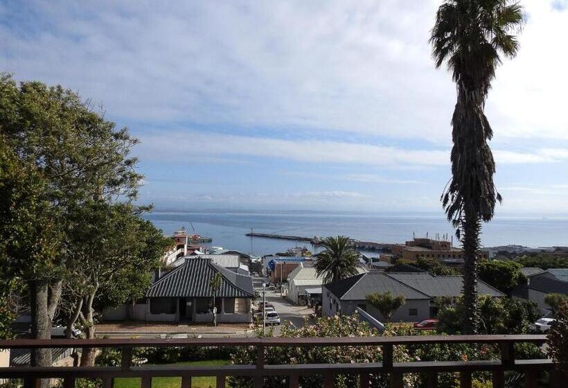 חדר סטנדרט לשלושה, New Stone Manor