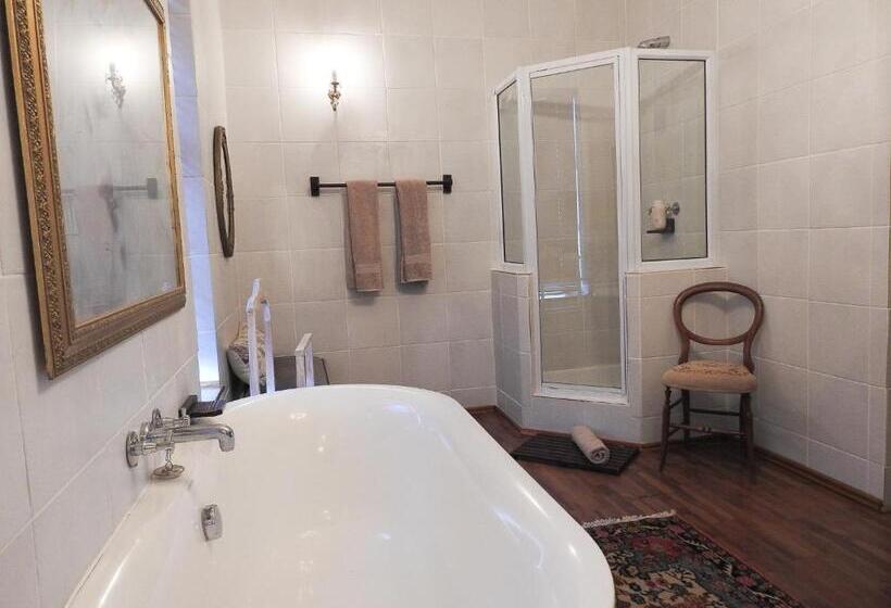 חדר סטנדרט לשלושה, New Stone Manor