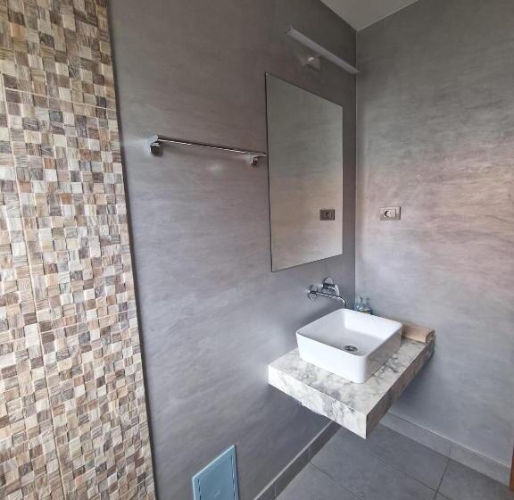 חדר סטנדרט, Poarta Apelor