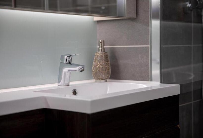 キングサイズベッドのスタンダードルーム, The Vanguard York   Private Residence