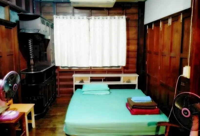バス共有のスタンダードルーム, Ray Nu Guest House