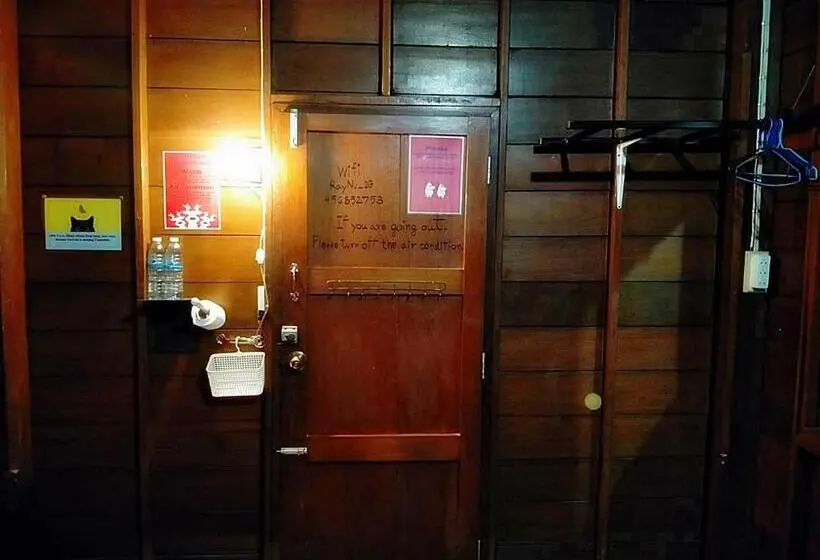 バス共有のスタンダードルーム, Ray Nu Guest House