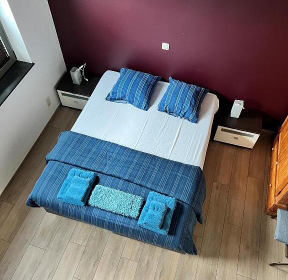 Семейный Номер, Auberge Des Blancs Cailloux