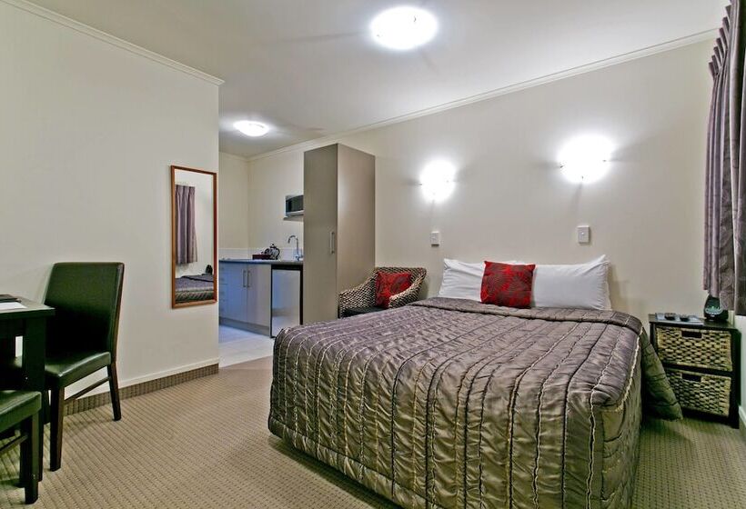 クラシックスタジオ, Ballinor Motor Inn Hamilton