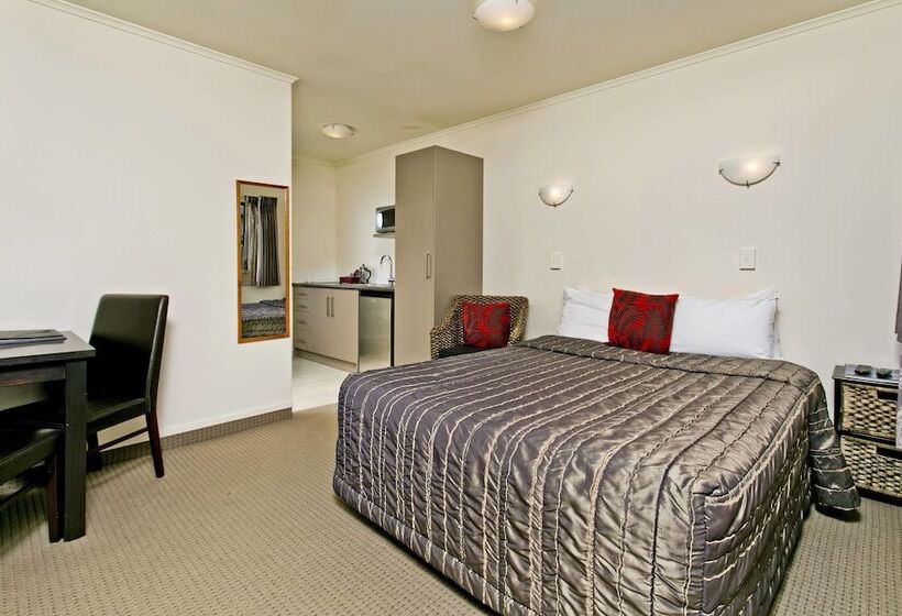 クラシックスタジオ, Ballinor Motor Inn Hamilton