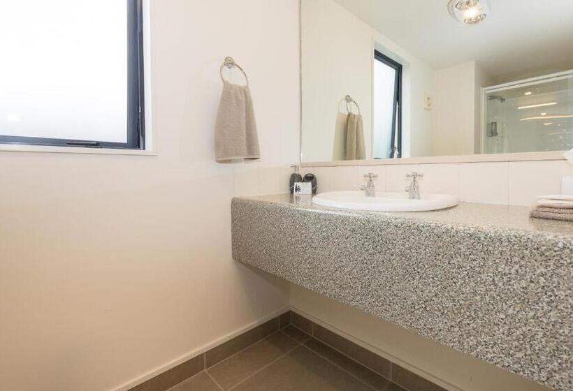 إستوديو سوبيريور, Bella Vista Motel Dunedin