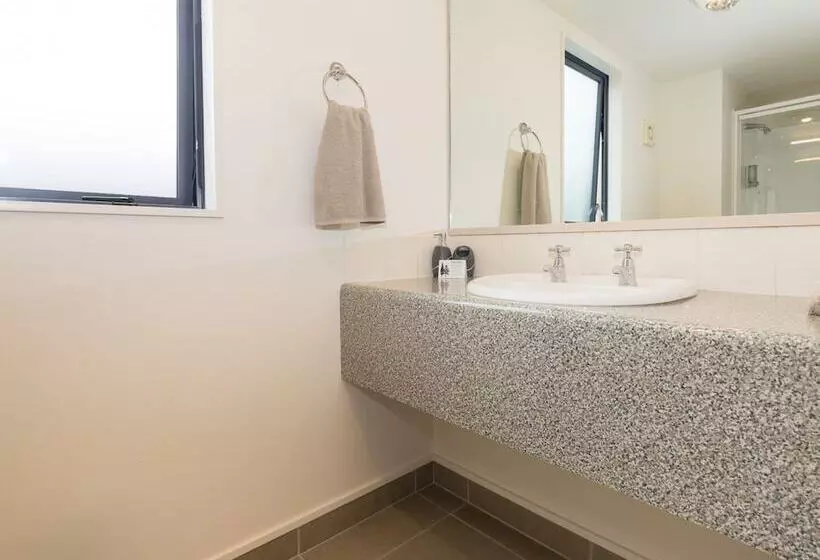 スーペリアスタジオ, Bella Vista Motel Dunedin