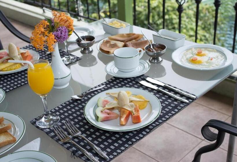 シングルデラックスルーム, Amanda Hills