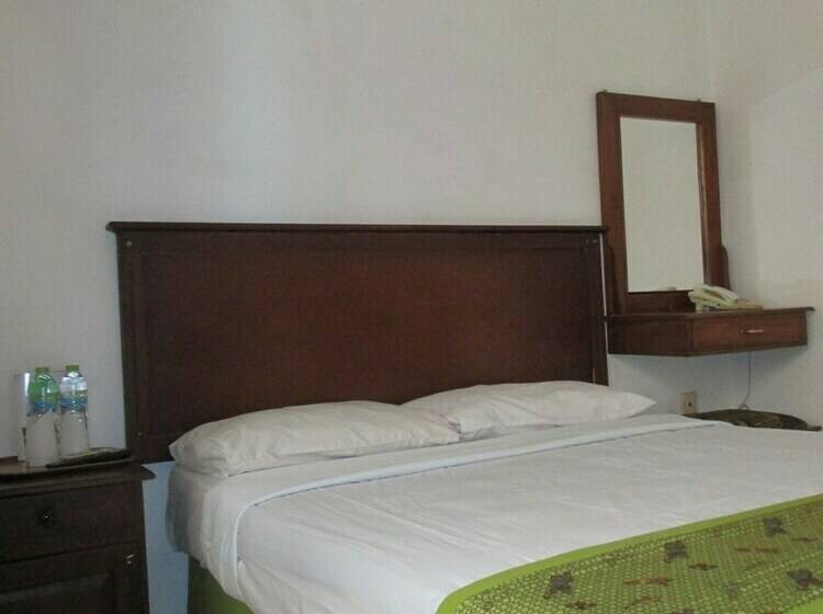 اتاق سوپریور, Gloria Amanda