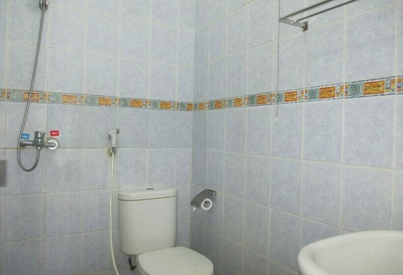 اتاق سوپریور, Gloria Amanda