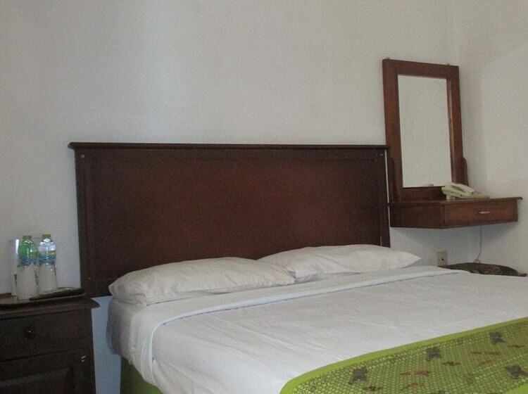 اتاق سوپریور, Gloria Amanda