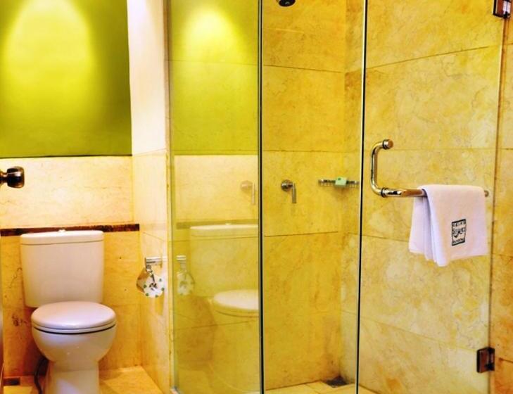 스탠다드 룸 킹사이즈 침대, Grand Serela Setiabudhi Bandung