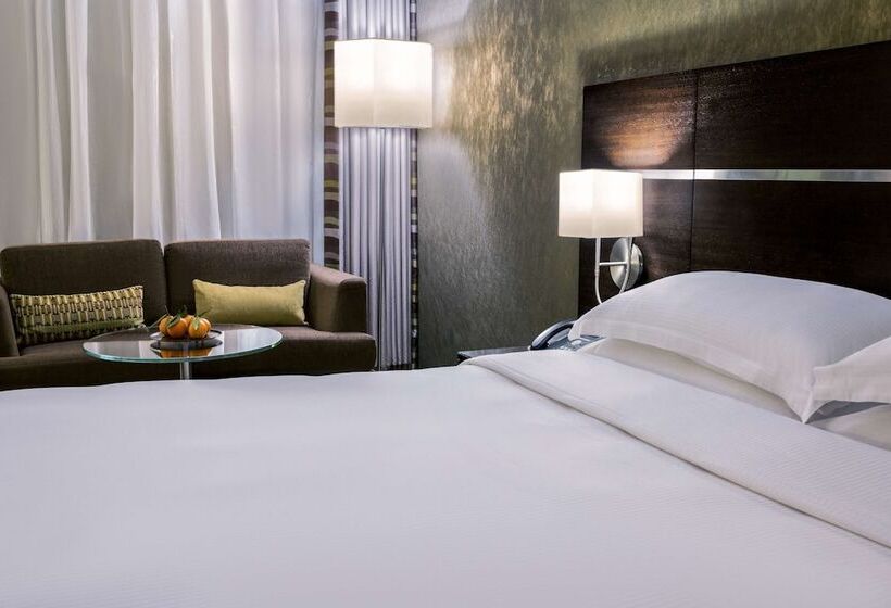 Club Room, Hyatt Regency Oryx Doha