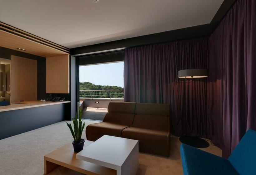 سوییت, Lone Hotel By Maistra Collection