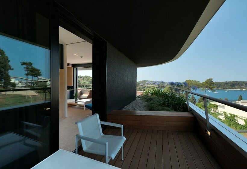 سوییت, Lone Hotel By Maistra Collection