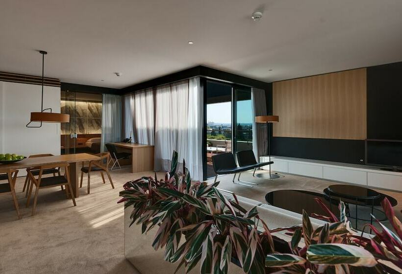 سوییت, Lone Hotel By Maistra Collection