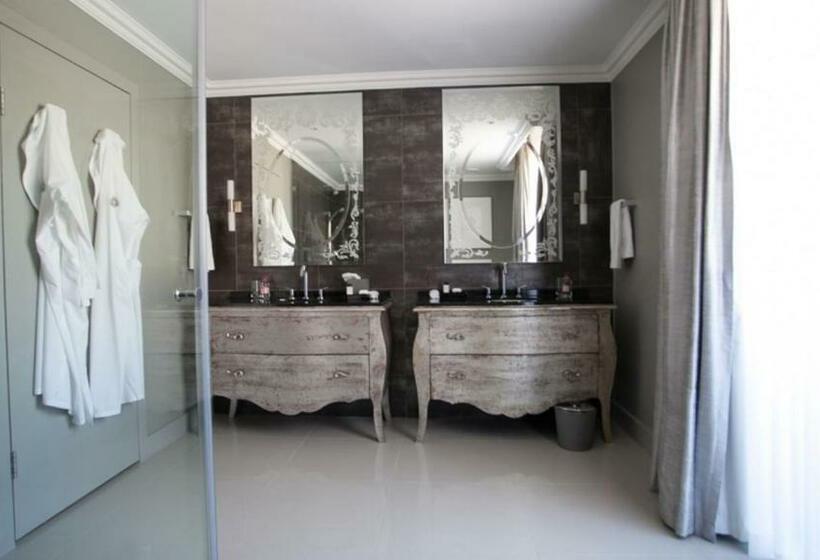 חדר דלוקס, Queen Victoria Hotel By Newmark