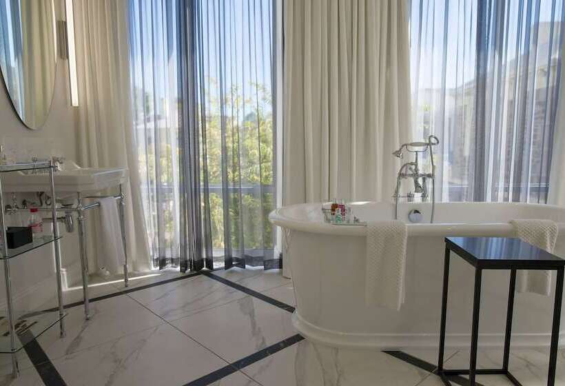 חדר דלוקס, Queen Victoria Hotel By Newmark