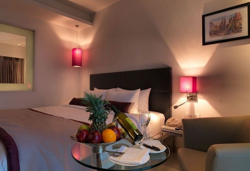 キングサイズベッドのスタンダードルーム, Spree Shivai Hotel Pimpri