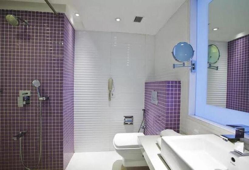 Номер Deluxe Кровать Кинг, Spree Shivai Hotel Pimpri