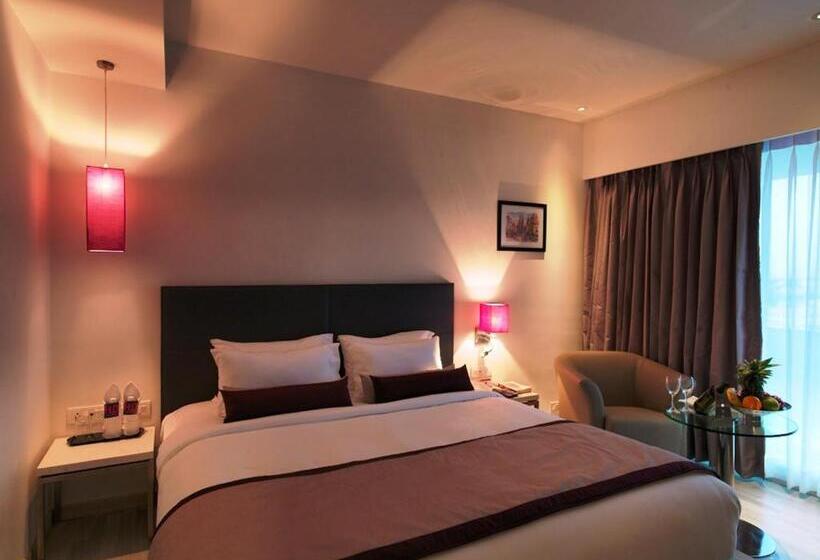 キングサイズベッドのデラックスルーム, Spree Shivai Hotel Pimpri