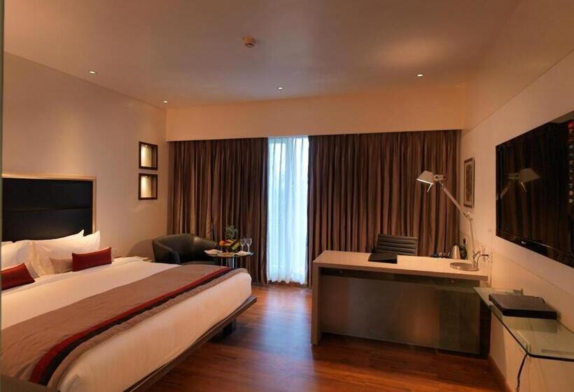 キングサイズベッドのスタンダードルーム, Spree Shivai Hotel Pimpri