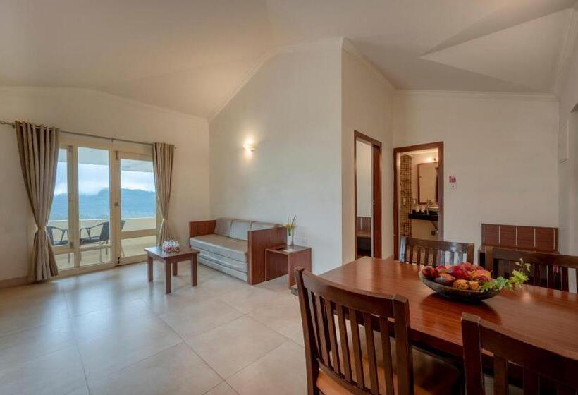 جناح برستيج, Sterling Ooty Fern Hill