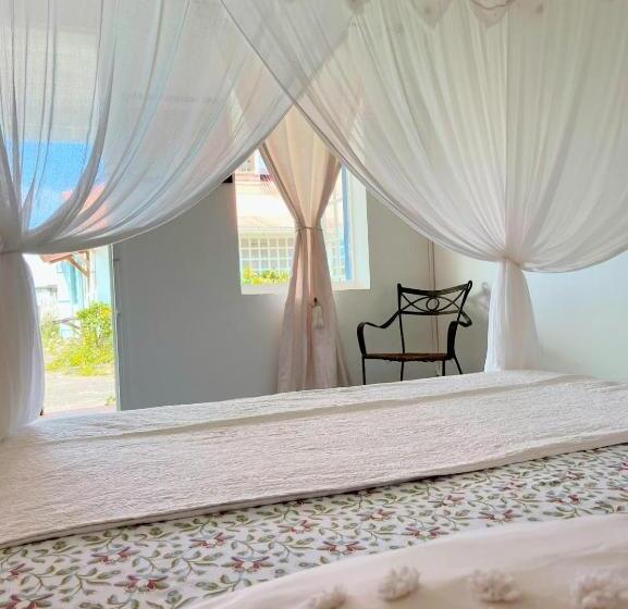 اتاق استاندارد با چشمانداز دریا, Habitation La Reine Du Camp Chambres D Hôtes