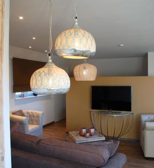 חדר משפחתי דלוקס, Villami