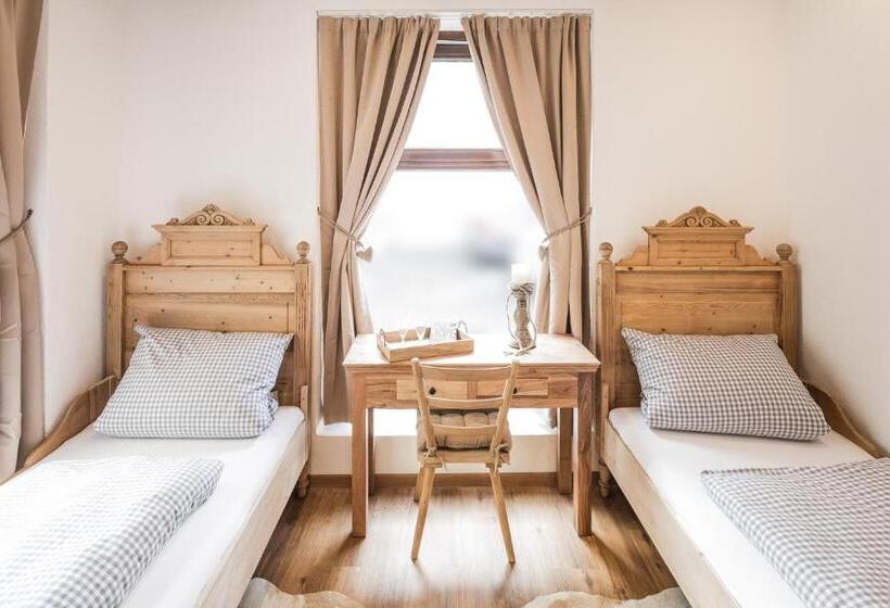 スタンダードルーム, Alte Ritterstube