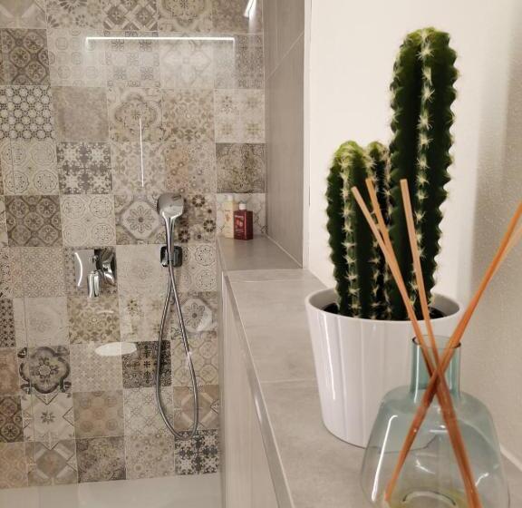 اتاق سوپریور, Sarzana S Rooms