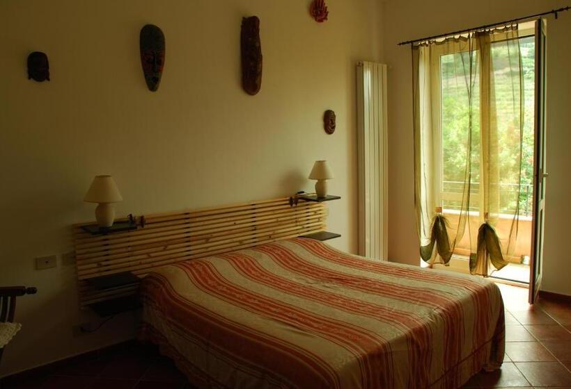 庭の見えるスタンダードトリプルルーム, Il Pozzo E Il Melograno