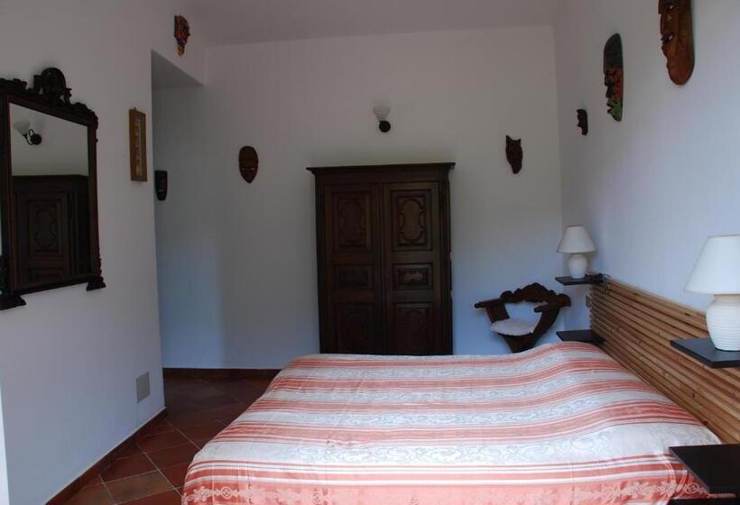 庭の見えるスタンダードトリプルルーム, Il Pozzo E Il Melograno