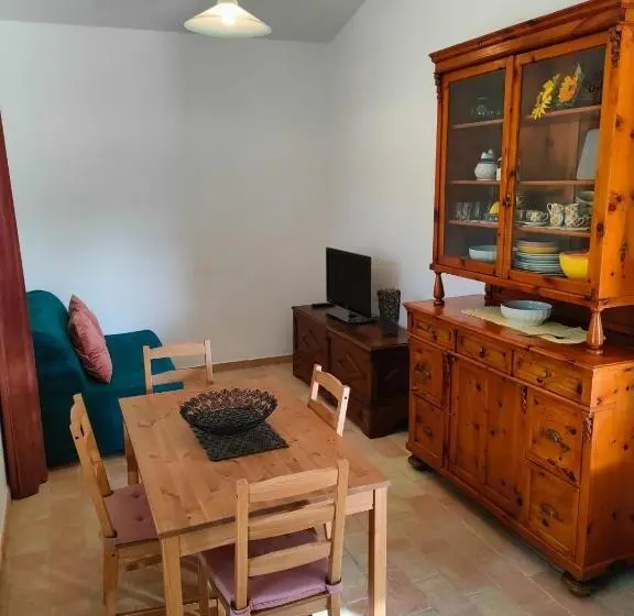 庭の見える１ベッドルームアパートメント, Agriturismo Borgo Del Ginepro