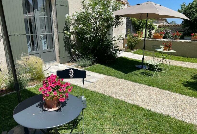 غرفة قياسية, La Ferme Buissonnière