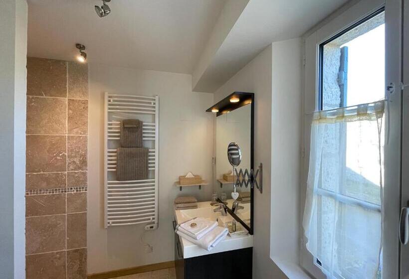 غرفة قياسية لذوى الاحتياجات الخاصة, La Ferme Buissonnière