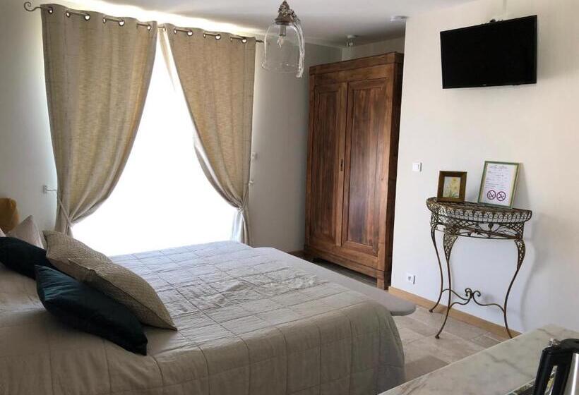 غرفة قياسية لذوى الاحتياجات الخاصة, La Ferme Buissonnière