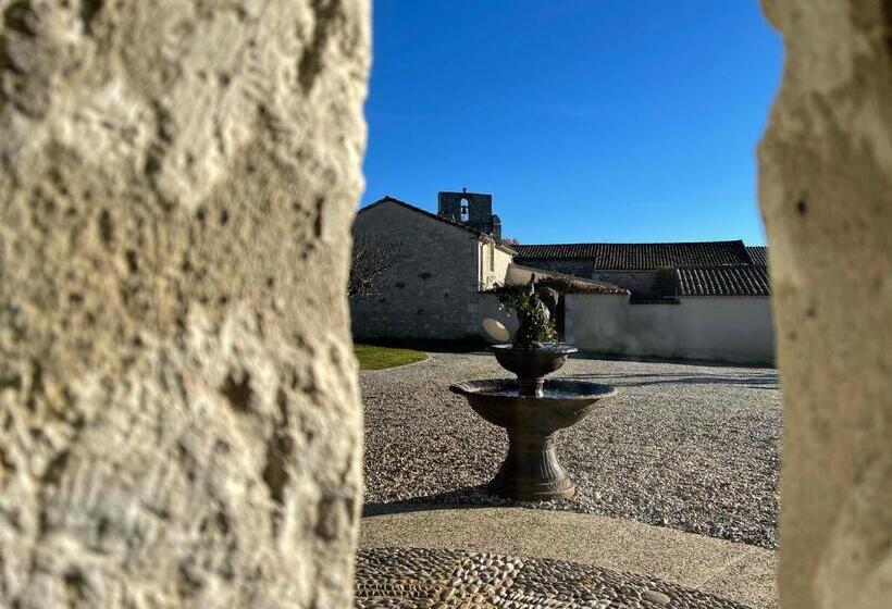 غرفة عائلية, La Ferme Buissonnière