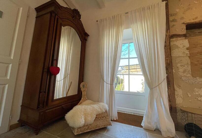 غرفة عائلية, La Ferme Buissonnière