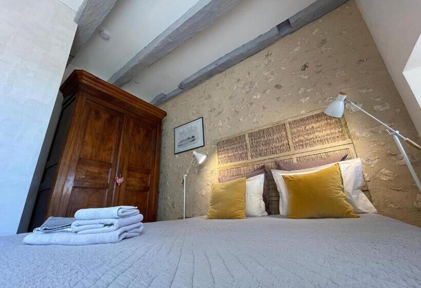 غرفة عائلية, La Ferme Buissonnière