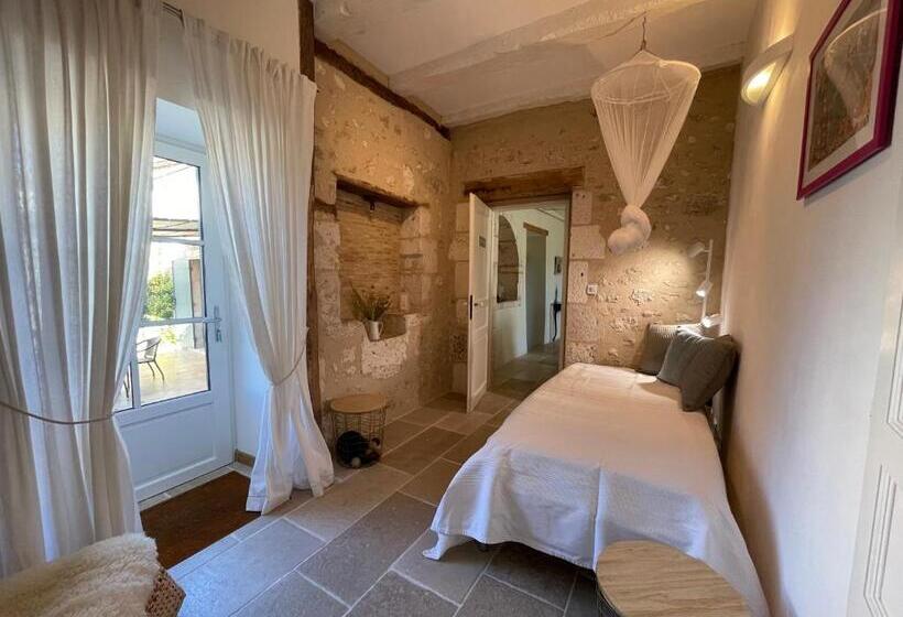 غرفة عائلية, La Ferme Buissonnière