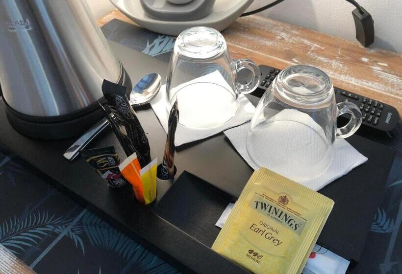 غرفة عائلية, La Ferme Buissonnière