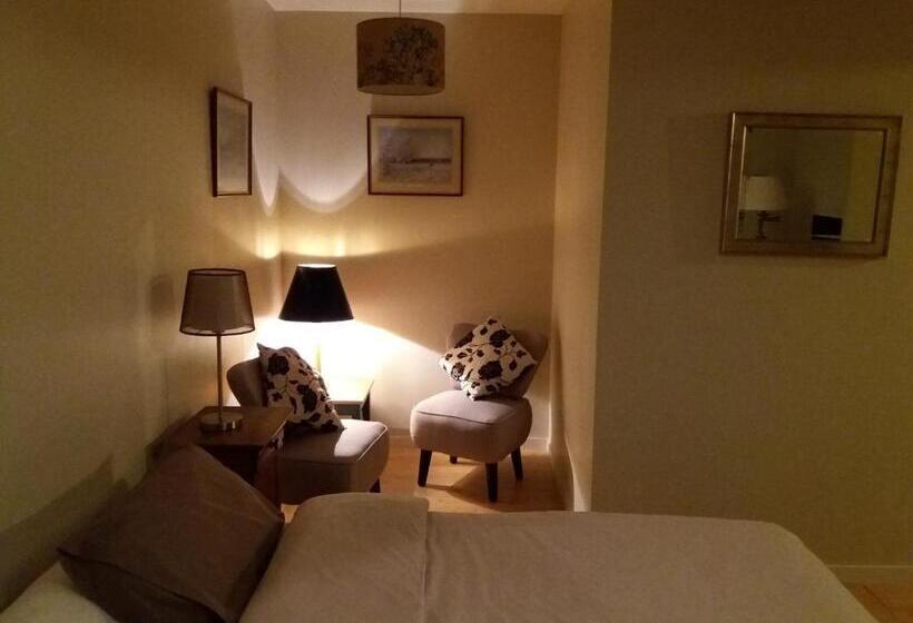 Номер Стандарт Вид на Сад, Les Trois Prunelles